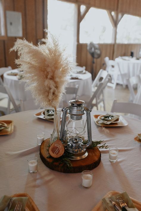 Western Lantern Centerpieces, Wood Cookies Wedding Decor, Boho Lantern Centerpieces, Boho Rehearsal Dinner Decorations, Small Lantern Centerpieces, Simple Lantern Centerpieces, Western Table Decorations, Round Table Centerpieces Wedding, Candle Light Wedding