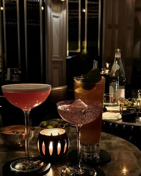 Golden hour fades, but the glow stays. ✨ Cocktails and elegance at The Connaught Bar—London’s finest indulgence. 🍸 #connaught #eveningglow #datenight #treatyourself #yesyesyes #no11 #cloudnine Cr: red Launch Event Ideas, Vision Board Themes, London Bars, Launch Event, Cocktail Bar, The Glow, Golden Hour, Treat Yourself, Date Night