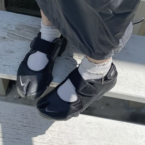 Nike Tabi Shoes, Nike Air Rifts, Nike Air Rift Outfit, Air Rift Outfit, Nike Tabi, Nike Rift, Nike Air Rift, Tabi Shoes, Funky Shoes