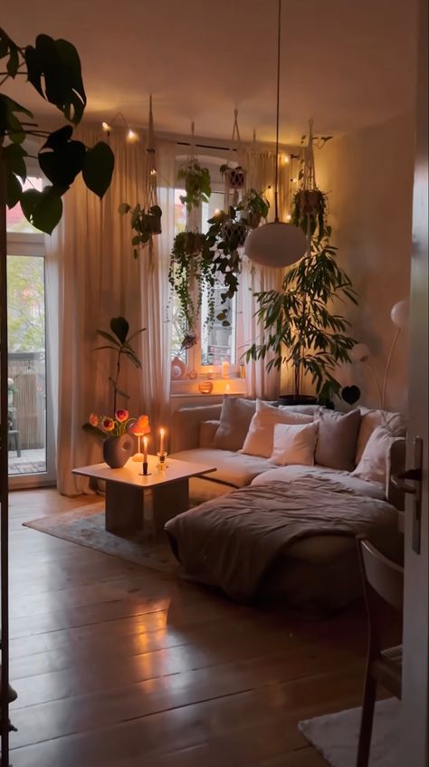 French Cozy Bedroom Aesthetic, Room Pieces, Home Decor Ideas Bedroom, Bedroom Sanctuary, Decor Ideas Bedroom, Future Apartment Decor, Kitchen Home Decor, Mood Lighting, Apartment Aesthetic