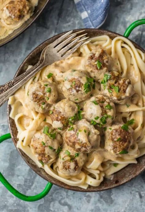 Swedish Meatballs are something every type of cook from home cook to master chef should know how to make. An amazing SWEDISH MEATBALLS recipe can knock anyone's socks off and leave everyone wanting more. Eat them as an appetizer for the perfect party snack or over noodles for a delicious meal. This Swedish Meatball Sauce is everything! Swedish Meatball Sauce, Easy Swedish Meatball Recipe, Swedish Meatballs Recipe, Swedish Meatballs Easy, Meatball Sauce, Meatball Recipes Easy, Creamy Chicken Soup, The Cookie Rookie, Cookie Rookie