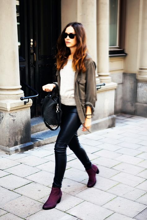 Maroon Shoes Outfit, Burgundy Boots Outfit, Burgundy Shoes Outfit, Maroon Boots, Burgundy Boots Ankle, Sweat Gris, Boots Outfit Ankle, Burgundy Boots, Booties Outfit