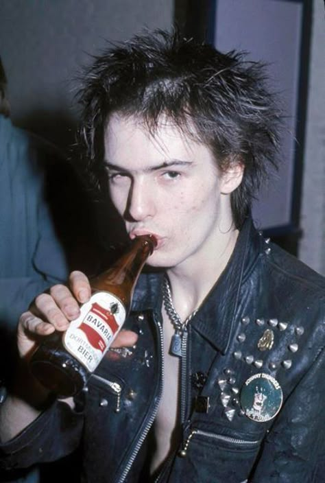 Sid Vicious Nancy, Malcolm Mclaren, Chica Punk, Punk Boy, Johnny Rotten, 70s Punk, Sid Vicious, Symbol Of Power, Punk Aesthetic