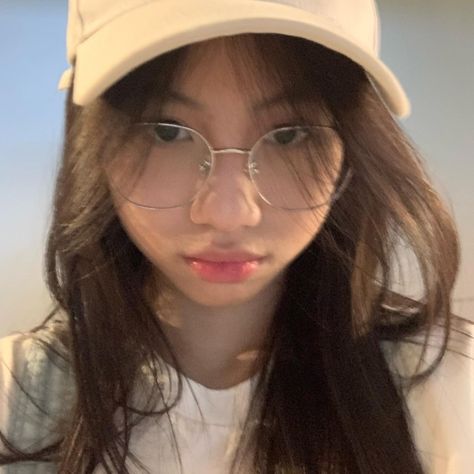 Michie Jkt48, Picture Icon, Aesthetic Photography Grunge, Girly Images, Cute Couple Pictures, Girl Icons, Aesthetic Photography, Android Wallpaper, Hello Everyone