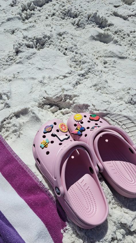 Pink Crocs Jibbitz Ideas, Crocs Ballerina Pink, Ballerina Pink Crocs With Jibbitz, Light Pink Crocs With Jibbitz, Crocs Ads, Pink Crocs With Jibbitz, Crocs Inspiration, Light Pink Crocs, Croc Fashion