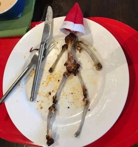 Mum shares pic of dead Elf On The Shelf made from chicken bones and others praise the ‘hilarious’ prank Simple Thanksgiving Table, Elf Ideas Easy, Awesome Elf On The Shelf Ideas, Thanksgiving Napkins, Elf Antics, Elf Fun, Christmas Memes, Chicken Bones, Santa's Little Helper