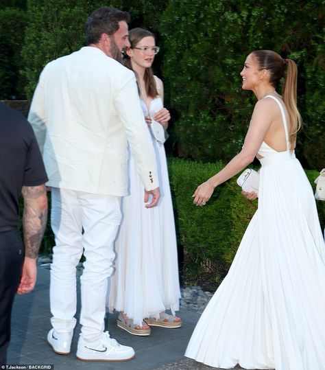 Party In The Hamptons, Jennifer Lopez Ben Affleck, Jennifer Lopez Outfits, Celebrity Photographers, Celebrity Kids, Model Style, Jennifer Garner, Ben Affleck, Makeup Pictures