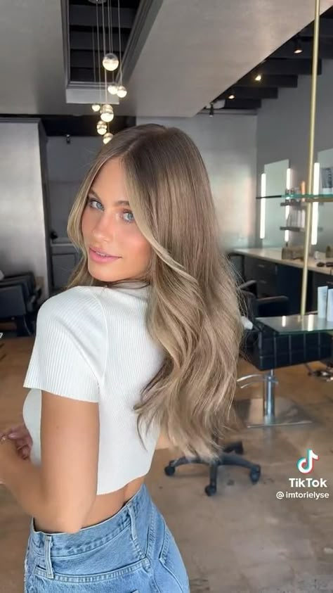 Blonde Light Brown Hair, Beige Blonde Hair, Bronde Hair, Dirty Blonde Hair, Brown Hair Balayage, Dark Blonde Hair, Blonde Hair Inspiration, Light Hair Color, Blonde Hair Looks