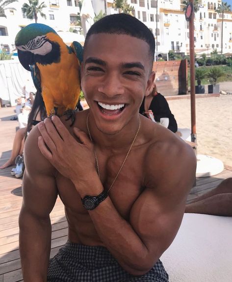 2,061 Likes, 13 Comments - 𝘾𝙪𝙧𝙡𝙮𝙮𝙗𝙤𝙮𝙯 (@curlyyboyz) on Instagram: “This is possibly the best looking man I’ve seen in my entire life. #blackmen #beautifulblackmen…” Brunette Guys, Guy Smile, Good Looking Guys, Model Tips, Black Guy, Have A Good Weekend, Men In Black, Black Boys, Good Looking Men