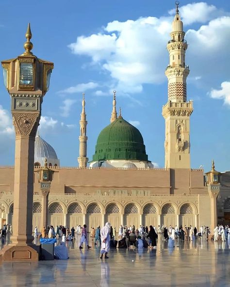 Madina Shareef
Gumbade khazra Madina Images, Mekah Madinah, Islamic Quotes About Life, Madina Shareef, Images Islamic, Mecca Masjid, Hd Dp, Mecca Kaaba, Mosque Architecture