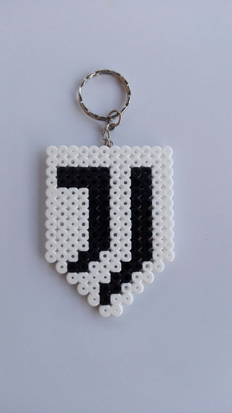 Juve Liverpool Hama Beads, Hamma Beads Ideas, Pixel Beads, Easy Perler Beads Ideas, Perler Art, Diy Perler Bead Crafts, Pixel Art Grid, Diy Perler Beads, Iron Beads