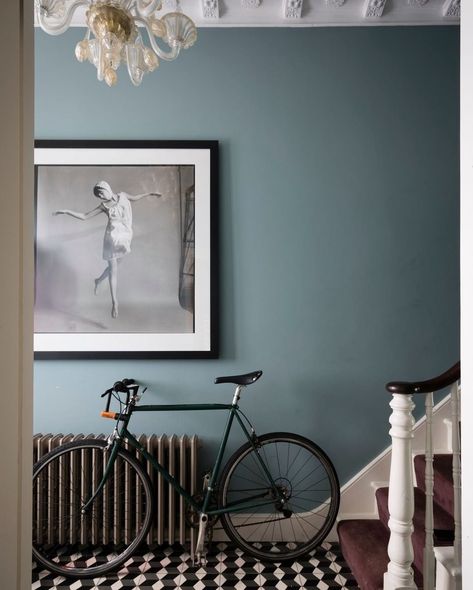 Hallway Decorating Colours, Hallway Wall Colors, Entryway Paint, Farrow And Ball Living Room, Blue Hallway, Hallway Paint, Victorian Hallway, Oval Room Blue, Hallway Walls