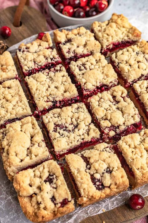 Cranberry Bars are buttery brown sugar cake bars with fresh cranberry filling. A Christmas treat that you can easily make all year round. Christmas Brownies Ideas, Cranberry Bars Recipe, Cranberry Recipes Dessert, Brownies Ideas, Cranberry Treats, Cranberry Filling, Brown Sugar Cake, Fresh Cranberry Recipes, Cake Bars Recipe