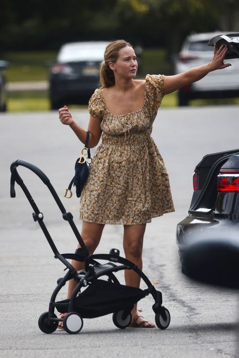 Jennifer Lawrence Street Style, Jennifer Lawrence Style, Beige Midi Dress, Jennifer Lawrence Pics, How To Look Expensive, Celebrity Style Icons, Look Expensive, Trendy Maternity, July 28