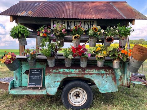 Farmers Garden, Farmers Market Stand, Farmers Market Display, Vegetable Stand, Cut Flower Farm, Farm Store, Flower Truck, Old Truck, Flower Business