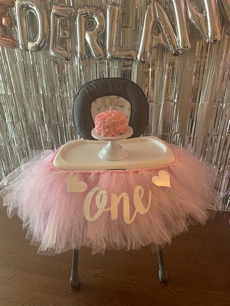 Pink, fluffy, hand made tutu skirt for highchair. Perfect for birthdays and other celebrations! Please let me know if you would like any customizations High Chair Skirt, Simple First Birthday, High Chair Tutu, Baby Photo Shoot Ideas, Baby Birthday Photoshoot, 1st Birthday Pictures, First Birthday Dresses, Puffy Skirt, Baby Photo Shoot