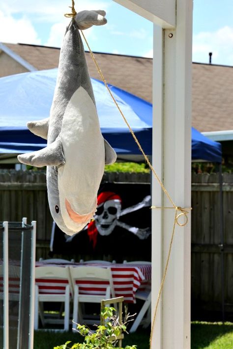 Halloween Shark Decorations, Pirate Birthday Party Decorations Diy, Diy Shark Pinata, Jaws Party Decorations, Shark Birthday Party Aesthetic, Pirate Shark Birthday Party, Dinosaur Pirate Party, Jaws Decorations, Jaws Halloween Decorations