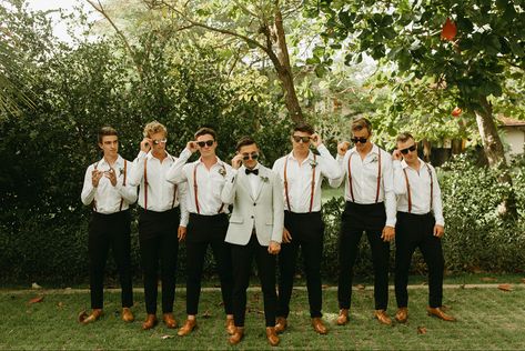 Academic Wedding, Groomsmen Attire No Jacket, Khaki Groomsmen, Groomsman Outfits, Casual Groomsmen Attire, Groomsmen Attire Black, Groom Clothes, Casual Groomsmen, Groomsmen Wedding Photos