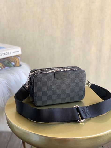 Designer Bags Men, Louis Vuitton Bag Men, Lv Virgil Abloh, Louis Vuitton Mens Bag, Mens Designer Bag, Chanel Handbags Classic, Purse Trends, Nike Shoes Girls, Suitcase Bag