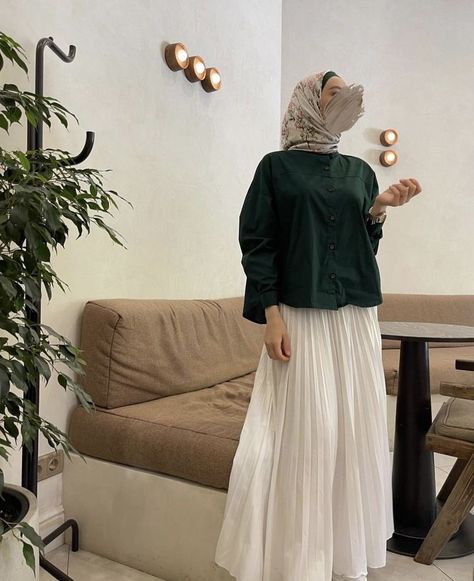 Modest Casual Outfits, Muslimah Outfit, Modern Hijab Fashion, Muslim Outfits Casual, Muslim Fashion Hijab Outfits, Hijab Style Casual, Hijabi Fashion Casual, Muslim Women Fashion, Ootd Dress