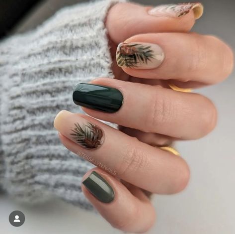 Pine Tree Nail Art, Pinecone Nails, Forest Nails Designs, Green Forest Nails, Woodland Nails, Green Christmas Nail Designs, Trip Nails, Dip Nail Designs, Autumnal Nails