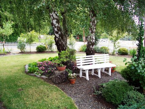 Small Garden Corner, Garden Sitting Area, Garden Sitting Areas, Memorial Gardens, Memory Garden, Landscaping Around Trees, Garden Bench Diy, Small Yard Landscaping, Garden Nails