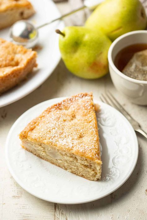 Easy Vegan Pear Cake - Connoisseurus Veg Pear Cake Recipes, Pear Dessert, Pear Cake, Easy Vegan Dessert, Vegan Cake Recipes, Pear Recipes, Electric Mixer, Vegan Dessert Recipes, Vegan Treats