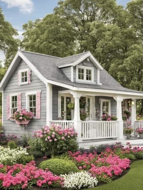 Coquette Home Exterior, Girly House Exterior, Small One Floor House, Small Cozy House Exterior, Pink Cottage House, Cute House Ideas, House Design Color, Cute Small House, Cottagecore House