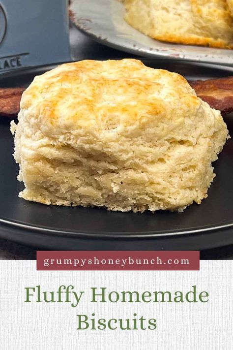 Experience the ultimate comfort food with these buttery, delicious Fluffy Homemade Biscuits made with tangy buttermilk! 🧈🍞 Golden, tender, and irresistibly soft, these biscuits are the perfect addition to any meal. Made from scratch with simple ingredients, they have that classic, buttery flavor with a slight tang from the buttermilk. Perfect for breakfast, brunch, or as a side to your favorite dishes, these biscuits are sure to become a family favorite! Fluffy Homemade Biscuits, Homemade Biscuits From Scratch, Best Biscuits, Fluffy Biscuits, Flaky Biscuits, Gluten And Dairy Free, Egg Free Recipes, Homemade Biscuits, Biscuits And Gravy