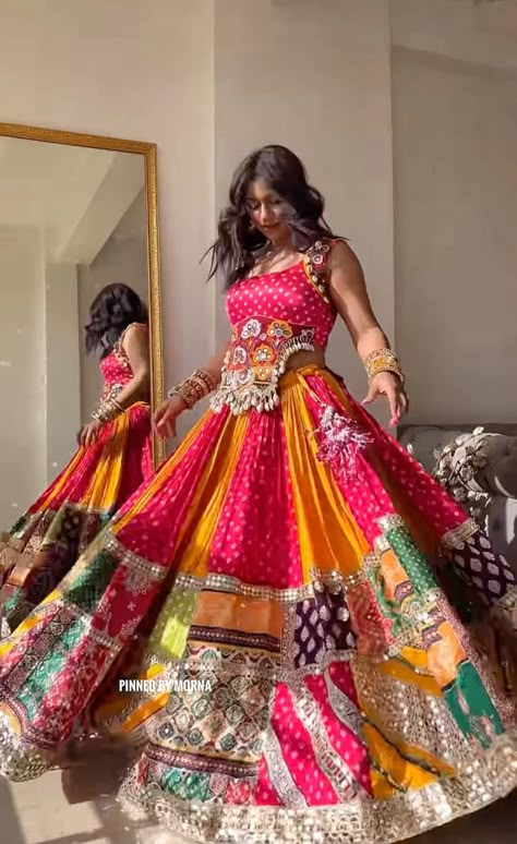 Garba Lehenga Designs, 2024 Navratri Outfit, Cute Chaniya Choli, Navratri Lehnga Designs, Garba Choli Designs, Lehenga Designs Navratri, Dandiya Dress Ideas, Lehenga Designs For Navratri, Wedding Choli Designs