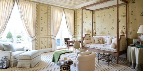 Golden Paint Color, Yellow Rooms, Table Vignettes, Kips Bay Showhouse, Bunk Room Ideas, Coffee Table Vignettes, Pattern Design Fashion, Wall Paper Ideas, Wallpaper Tiles