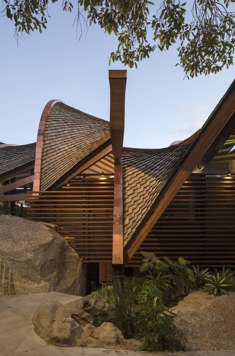 Gallery of Wave House / Mareines Arquitetura - 1 Organic Building, Pier House, Timber Roof, Tropical Architecture, Timber Structure, Beach Shack, Roof Types, Timber House, Roof Design