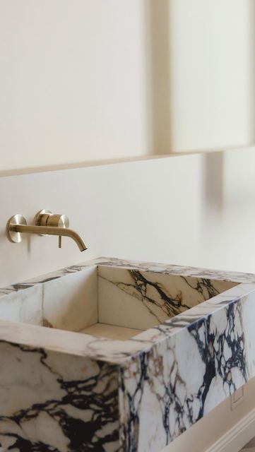 Calacatta Viola Marble Bathroom, Calacatta Viola Sink, Calcutta Viola Marble Bathroom, Calacatta Viola Bathroom, Calcutta Bathroom, Dekton Bathroom, Calcutta Viola, Floating Marble Sink, Marble Sink Bathroom