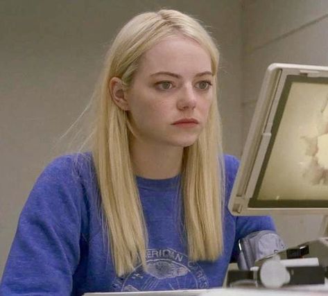 MANIAC's Annie Landsberg - Emma Stone Blonde Emma Stone, Emma Stone Maniac, Maniac Netflix, Emma Stone Blonde, Emma Stone Gwen Stacy, Emily Stone, I Love Cinema, Gwen Stacy, Emma Roberts