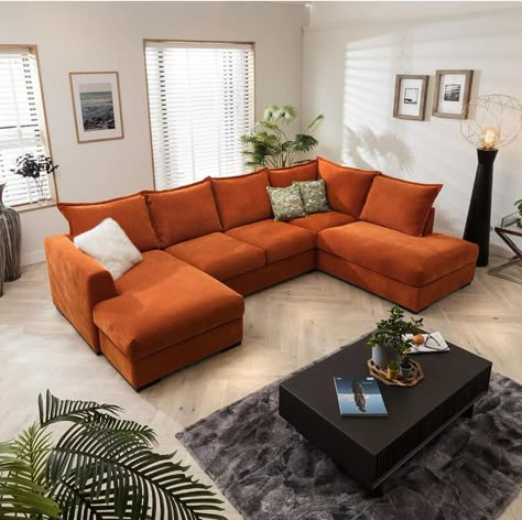 U Shaped Sofa Living Room, U Shaped Sectional Living Room, Sofa Terracota, Sofa Living Room Layout, Orange Sectional, Sectional Living Room Layout, Home Bedroom Design, Bedroom Ideas For Small Rooms Cozy, Sectional Living Room