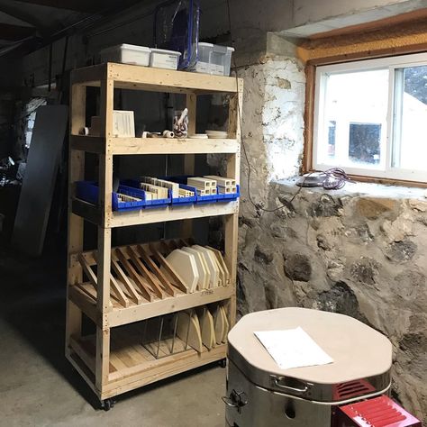 Kiln Room Organization, Kiln Shelf Storage, Pottery Studio Storage, Ceramic Workshop Pottery Studio, Pottery Studio Ideas, Pottery Studio Aesthetic, Home Ceramic Studio, Kiln Room, Pottery Space