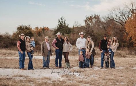 Western Big Family Pictures, Farming Family Pictures, Country Theme Family Photoshoot, Cowboy Boots Family Photos, Western Theme Family Pictures, Ranch Family Photos, Family Photo Outfits Western, Fall Family Photos Western, Ranch Family Photoshoot