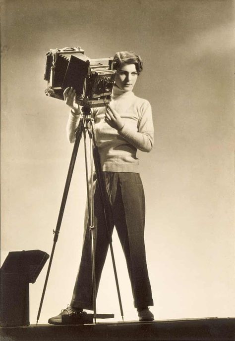 Superman Pictures, Margaret Bourke White, Girls With Cameras, Camera Photos, Aerial Photograph, History Of Photography, Documentary Photographers, Famous Photographers, Great Photographers