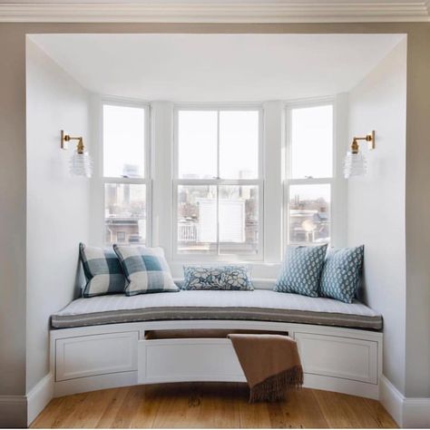 Presenting plans today for a window bench just like this to allow for kids shoe storage near the main entry. Out of sight, out of mommy’s mind! Check out that curve from my girl Erin Gates. | Design: @elementstyle | 📸: @sabrinacolequinn Curved Window Seat, Kids Shoe Storage, Erin Gates Design, Bench Under Window, Window Seat Design, Window Bench, Gates Design, Curved Bench, Bench With Back