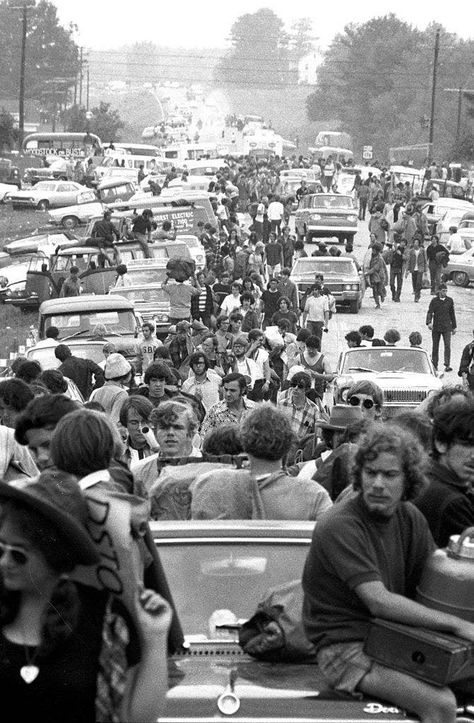 33 Pictures That Show How Insanely Cool The Original Woodstock Was 1969 Woodstock, Woodstock '99, Woodstock Photos, Mundo Hippie, Woodstock Hippies, Woodstock Music, Woodstock 1969, Woodstock Festival, Estilo Hippy