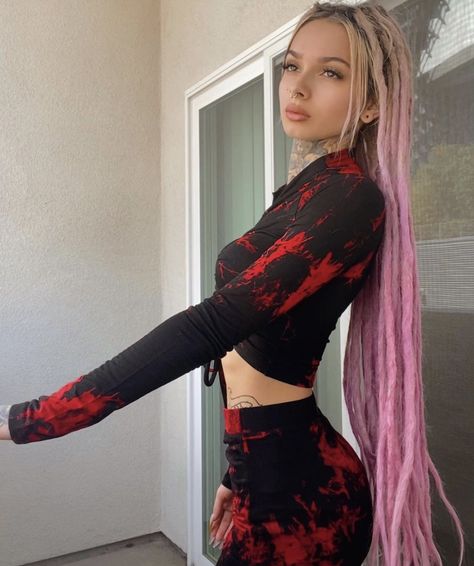 Zhavia Ward, White Girl Dreads, Weird Haircuts, Dread Hairstyles, Fashion Face, Braided Hairstyles, Hair Makeup, Musician, Dreadlocks