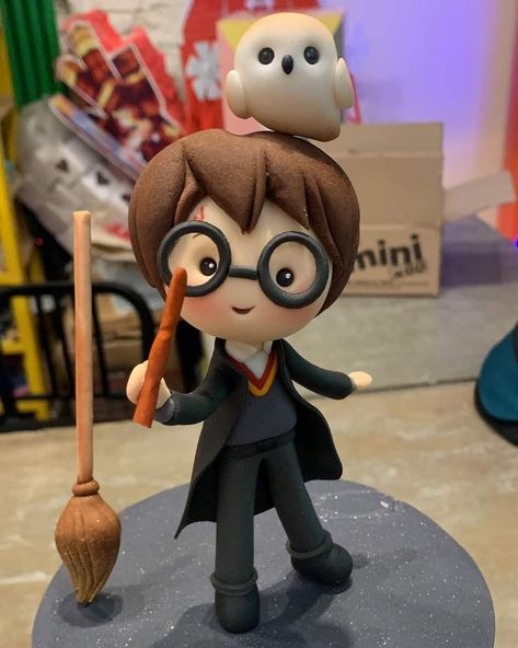 Clay Harry Potter Diy, Harry Potter Clay Art, Harry Potter Biscuit, Harry Potter Christmas Decorations, Harry Potter Theme Birthday, Harry Potter Dolls, Cumpleaños Harry Potter, Wind Chimes Craft, Potters Clay