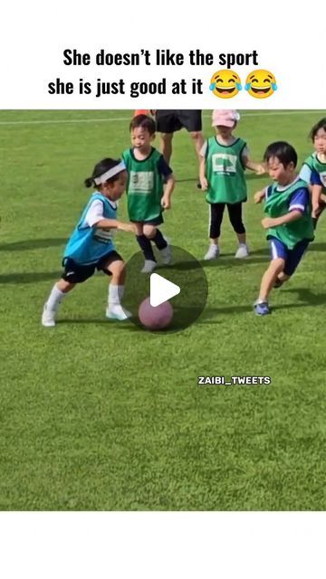 Football Comedy, Kids Playing Football, Funny Football Pictures, Football Funny Moments, Soccer Jokes, Soccer Videos, Funny Soccer Videos, Funny Soccer, Soccer Gifs