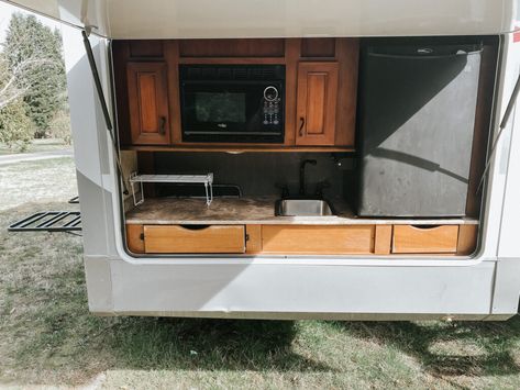 Camper Outdoor Kitchen Ideas, Rear Kitchen Rv Remodel, Camper Outdoor Kitchen Remodel, Rv Outdoor Kitchen Ideas, Outdoor Camper Kitchen, Rv Outdoor Kitchen, Outdoor Kitchen Remodel, Mini Washer And Dryer, Rv Kitchen Remodel