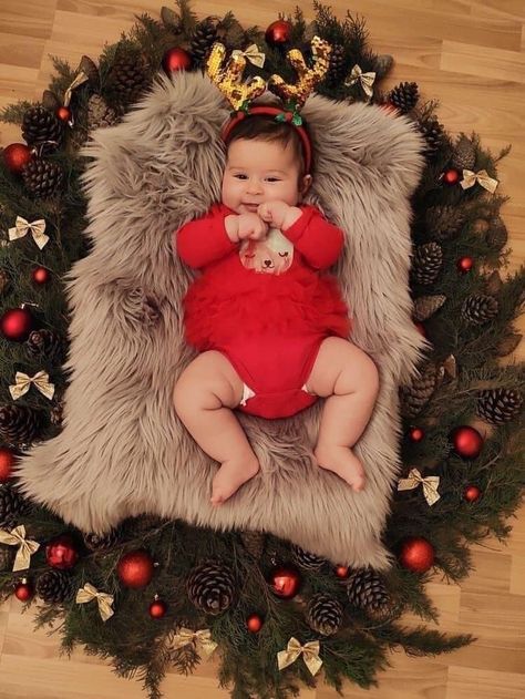 Monthly Baby Photography, Newborn Christmas Pictures, Ideas Para Navidad, Happy New Year Baby, Baby Christmas Photography, Christmas Baby Pictures, Baby New Year, Baby Christmas Photos, Baby Announcement Pictures