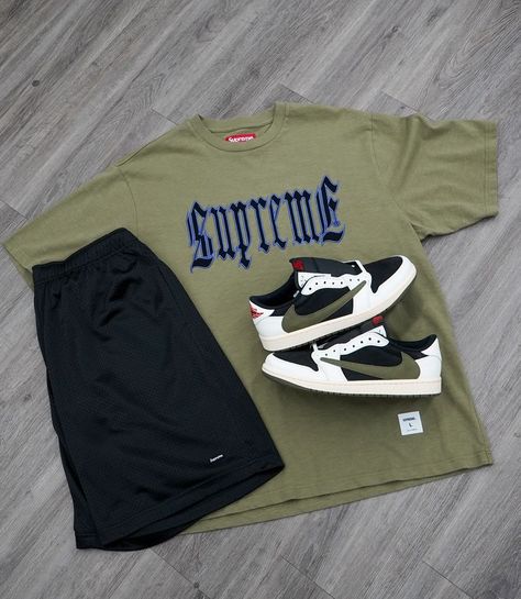 Hype Clothing Menswear, Supreme Outfit, Vacation Outfits Men, Black Men Fashion Urban, Streetwear Ideas, Hype Clothing, Black Men Street Fashion, Dope Outfits For Guys, Mens Casual Dress Outfits