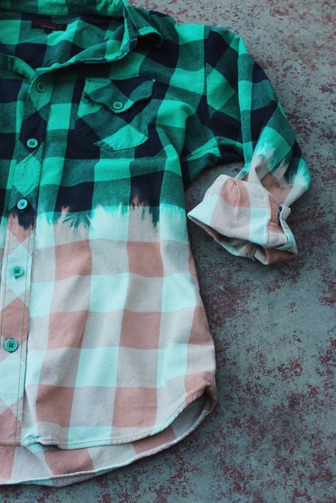 Diy Flannel Shirt, Flannel Shirt Ideas, Flannel Diy, Flannel Shirt Refashion, Bleach Shirt Diy, Shirt Makeover, Bleached Flannel Shirt, Bleach Pen, Diy Fashion Trends