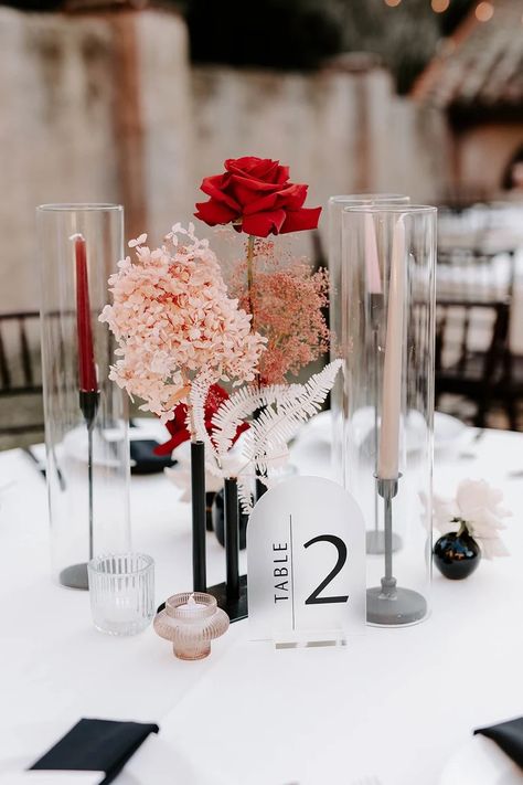 Single Stem Centerpiece, Top Table Flowers, Metal Flower Stand, Bud Vases Wedding, Flower Centrepieces, Bud Vase Centerpiece, Round Table Decor, Wedding Centrepiece, Industrial Minimalist