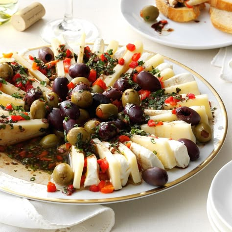 Marinated Olive & Cheese Ring Cheese Ring, Cheese Appetizer, Marinated Olives, Olive Recipes, Italian Appetizers, Italian Dinner, Cheese Appetizers, Appetizers And Dips, Holiday Appetizers