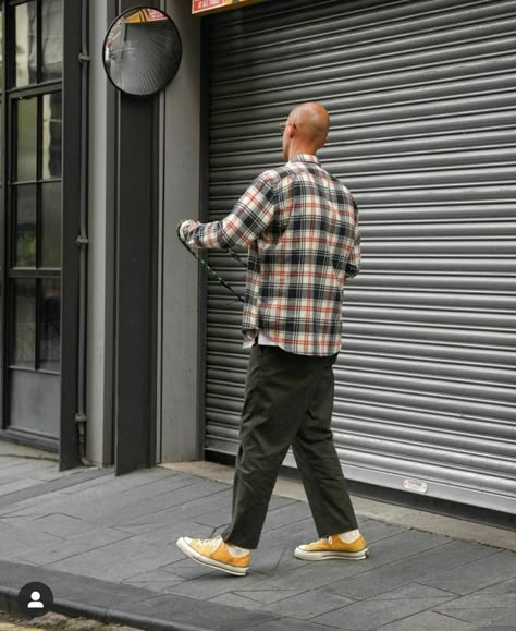 Converse 1970s Outfit Men, Style Converse 70s Men, Converse Yellow Outfit, Chuck Taylor 70s Outfit Men, Converse 70s Outfit Men, Converse 70s Outfit, Yellow Converse Outfit, Converse Chuck Taylor Outfit, All Star Converse Outfit